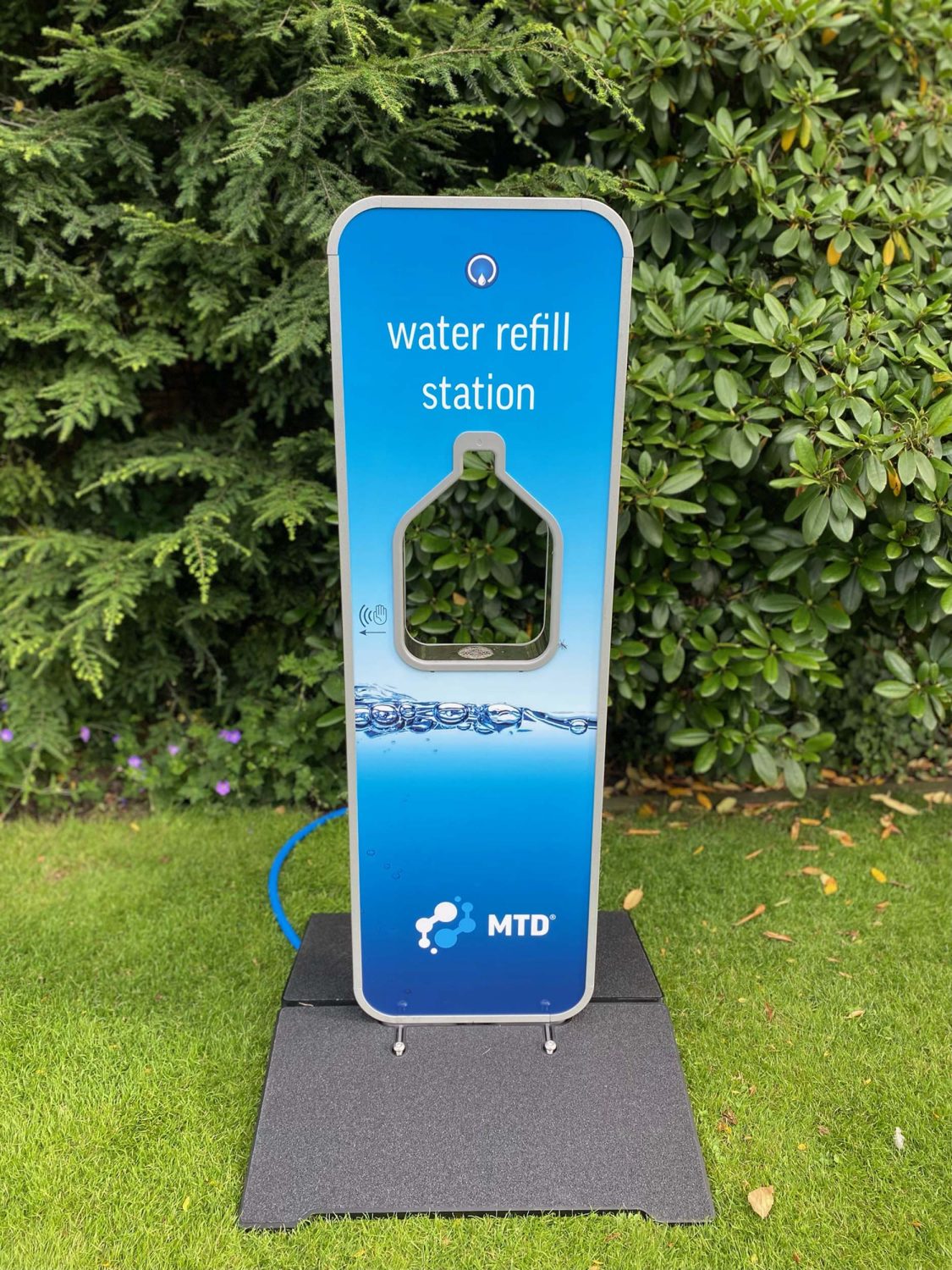 Wassernachfüllstation von MTD freistehendes Bild in der Natur